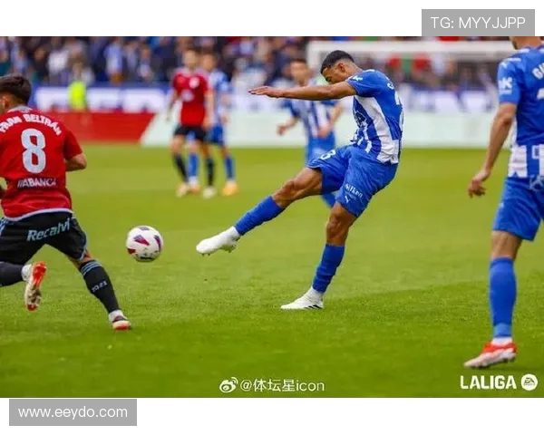 阿拉维斯与瓦伦西亚激战上半场 互无建树0比0平分秋色